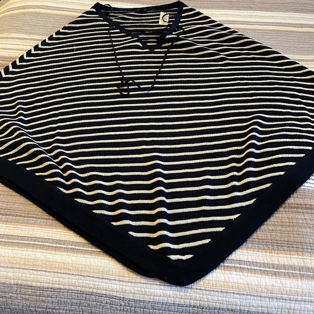 Talbots poncho navy and white med NWT